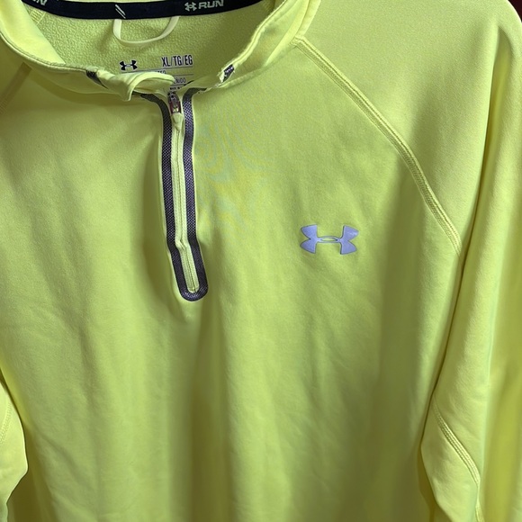 Under Armour cold gear, reflective running top size extra large fitted - Picture 2 of 5